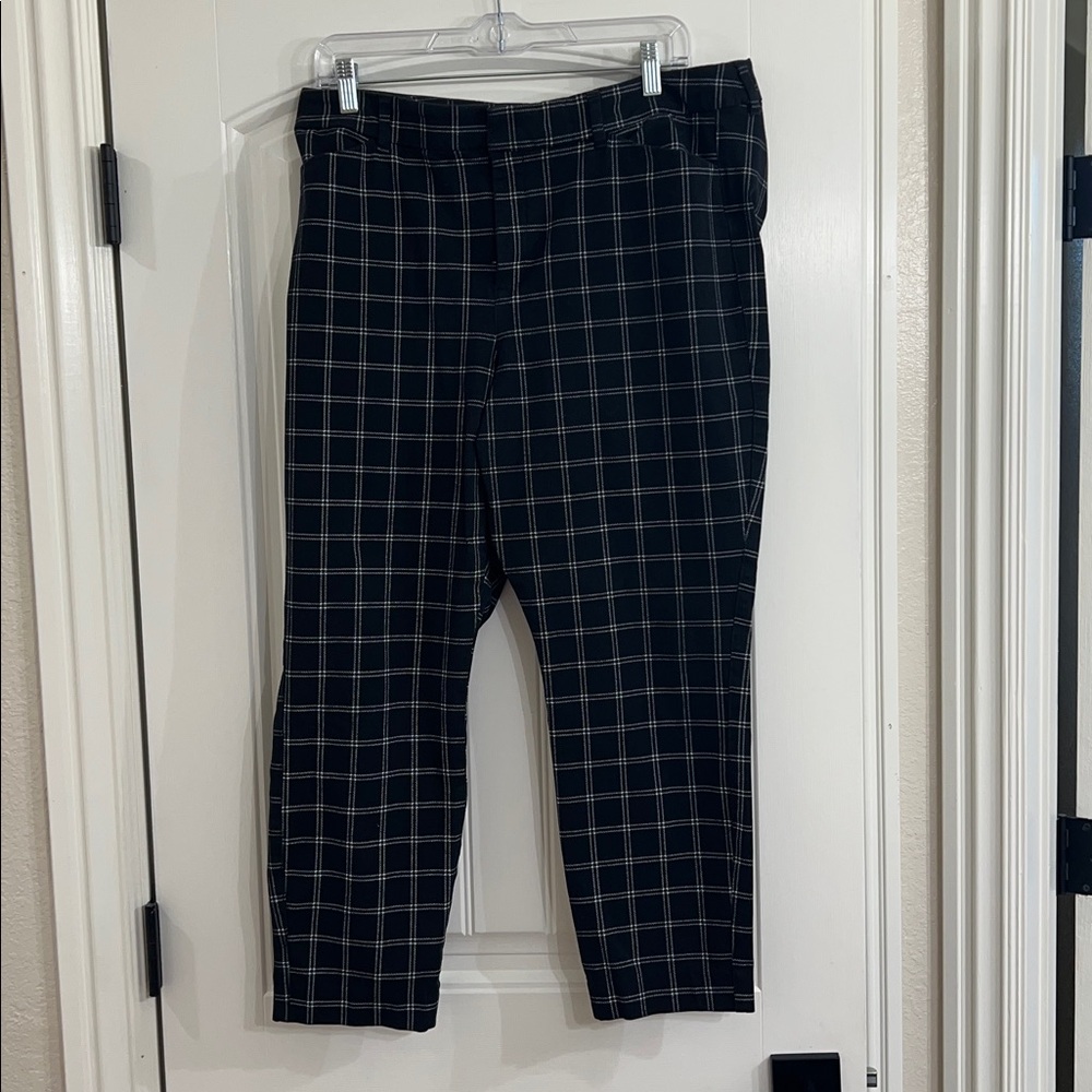 Old Navy Black and White Checkered Crop Pants